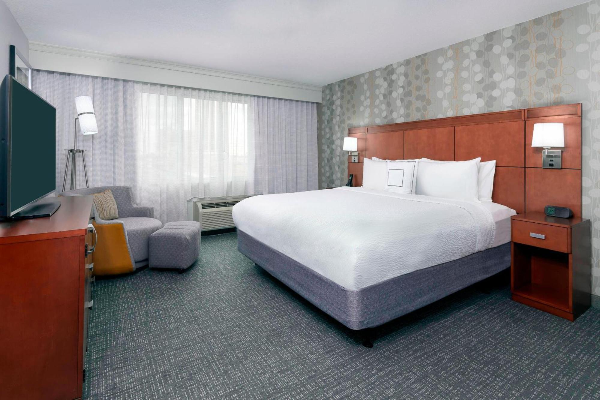 Courtyard Fort Wayne Downtown At Grand Wayne Convention Center Esterno foto