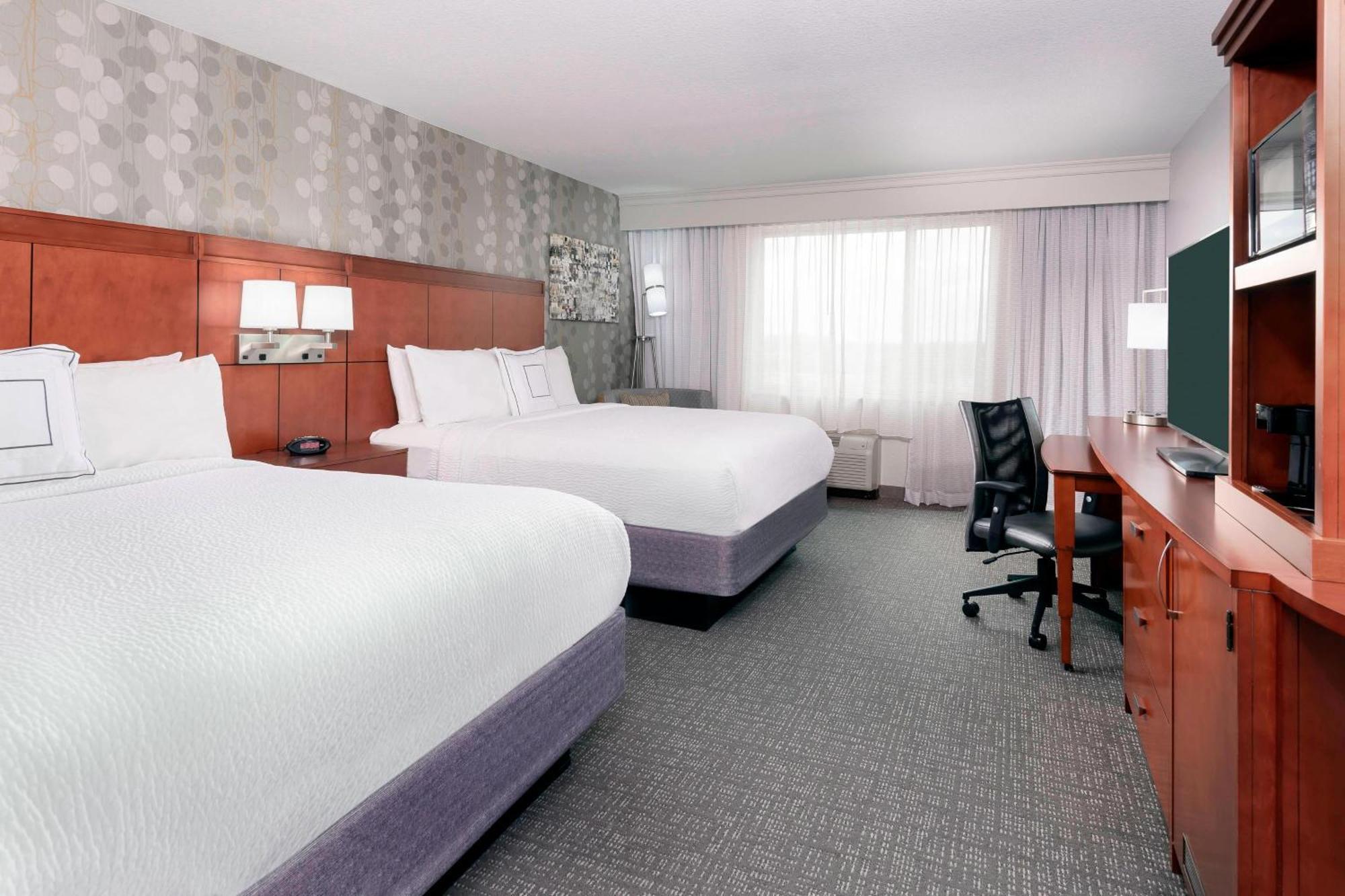 Courtyard Fort Wayne Downtown At Grand Wayne Convention Center Esterno foto
