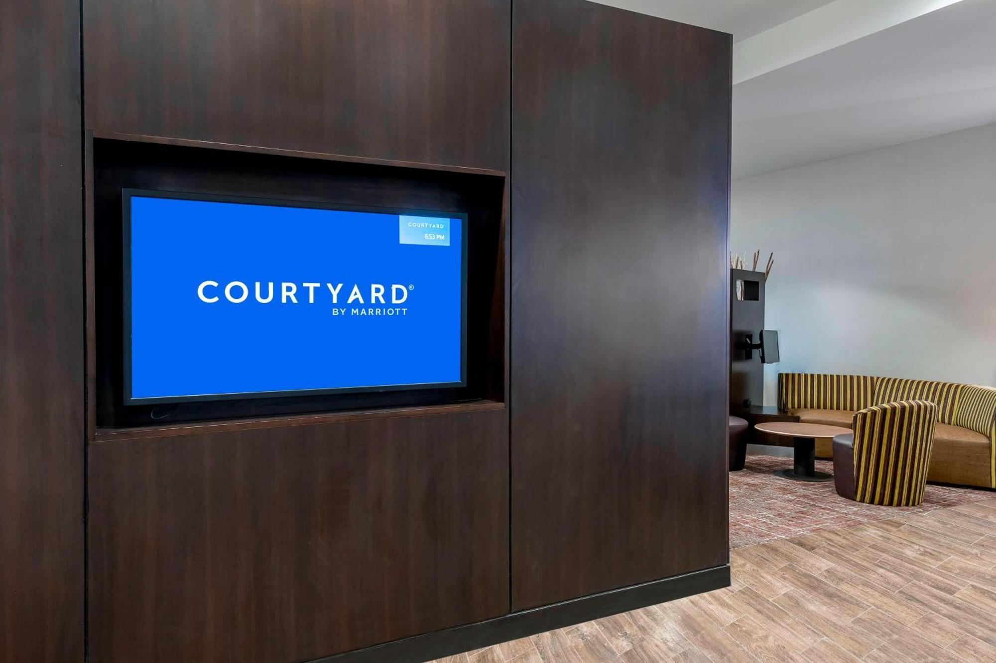 Courtyard Fort Wayne Downtown At Grand Wayne Convention Center Esterno foto