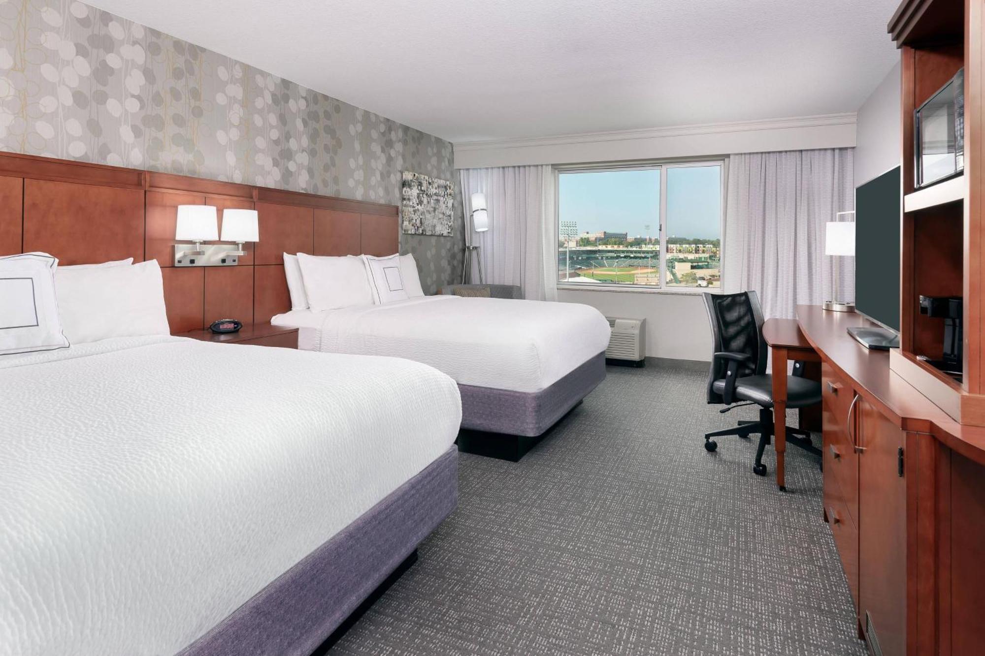 Courtyard Fort Wayne Downtown At Grand Wayne Convention Center Esterno foto