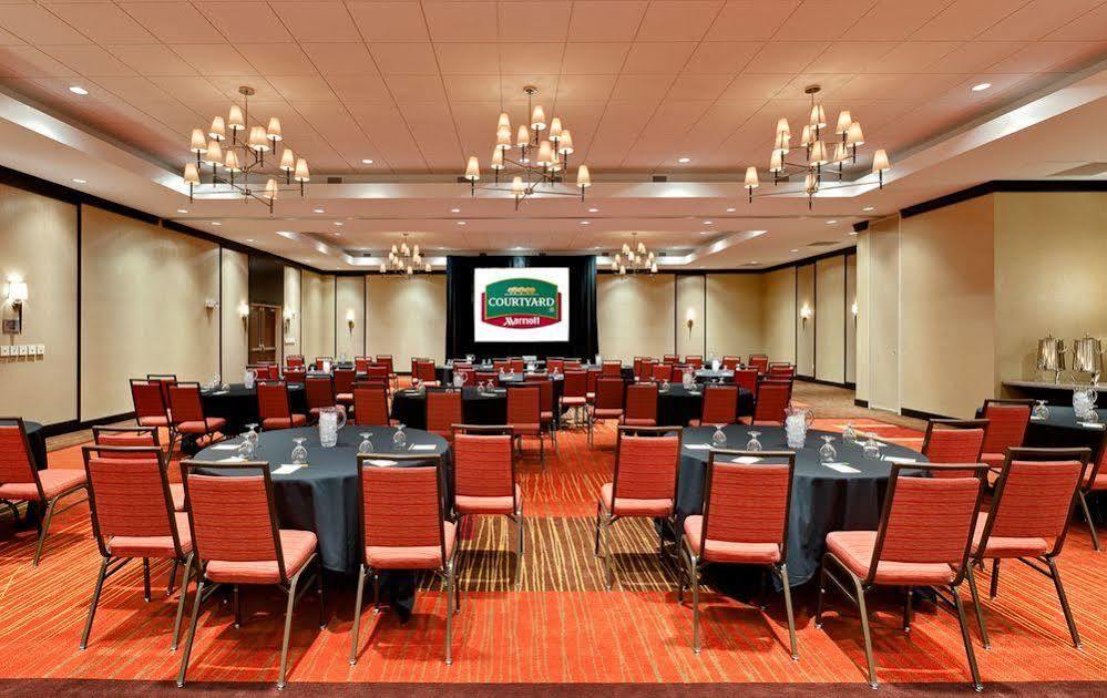 Courtyard Fort Wayne Downtown At Grand Wayne Convention Center Esterno foto