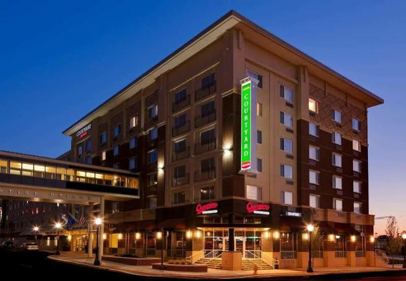 Courtyard Fort Wayne Downtown At Grand Wayne Convention Center Esterno foto