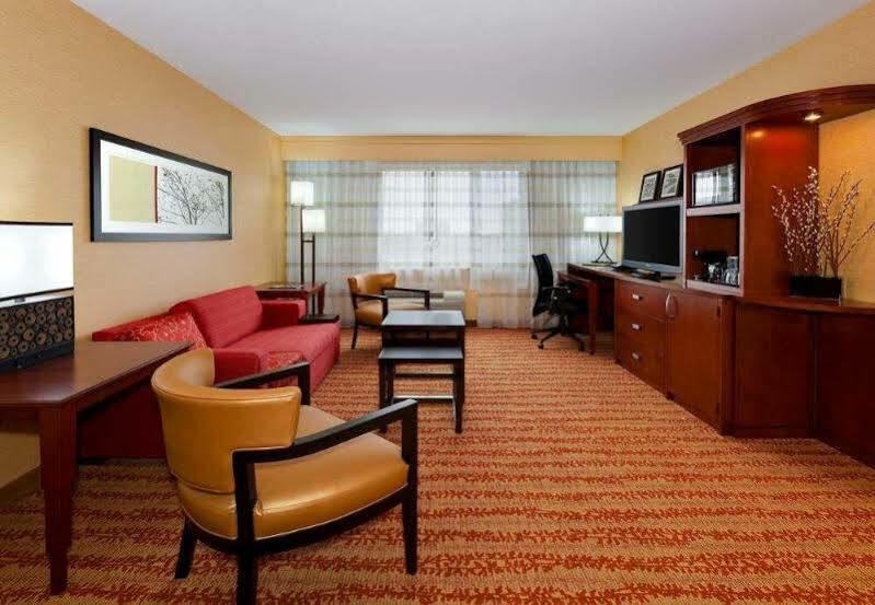Courtyard Fort Wayne Downtown At Grand Wayne Convention Center Esterno foto