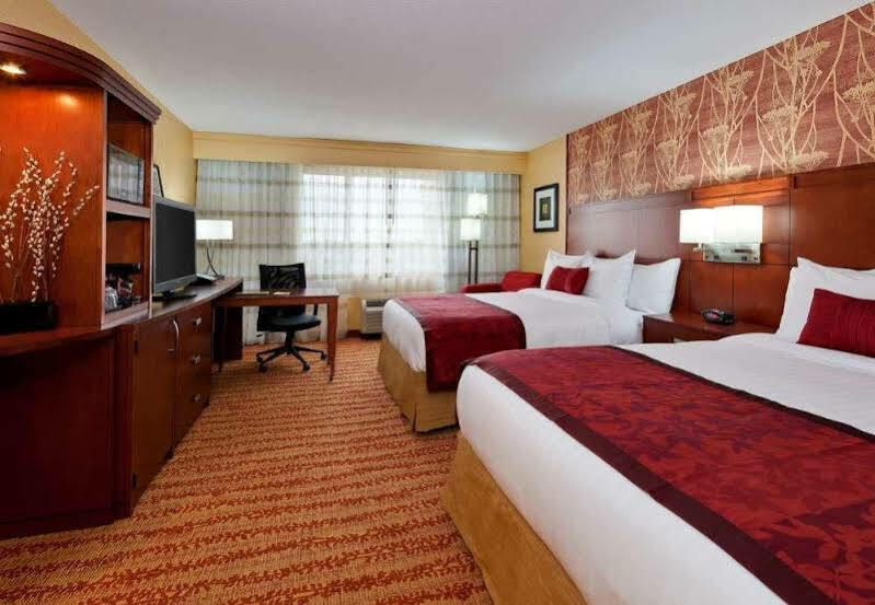 Courtyard Fort Wayne Downtown At Grand Wayne Convention Center Esterno foto